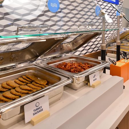 Holiday Inn Express & Suites - Detroit North - Roseville By Ihg Kültér fotó